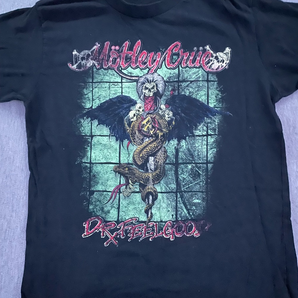 $10 tshirts! Motley crue Dr feel good band tee